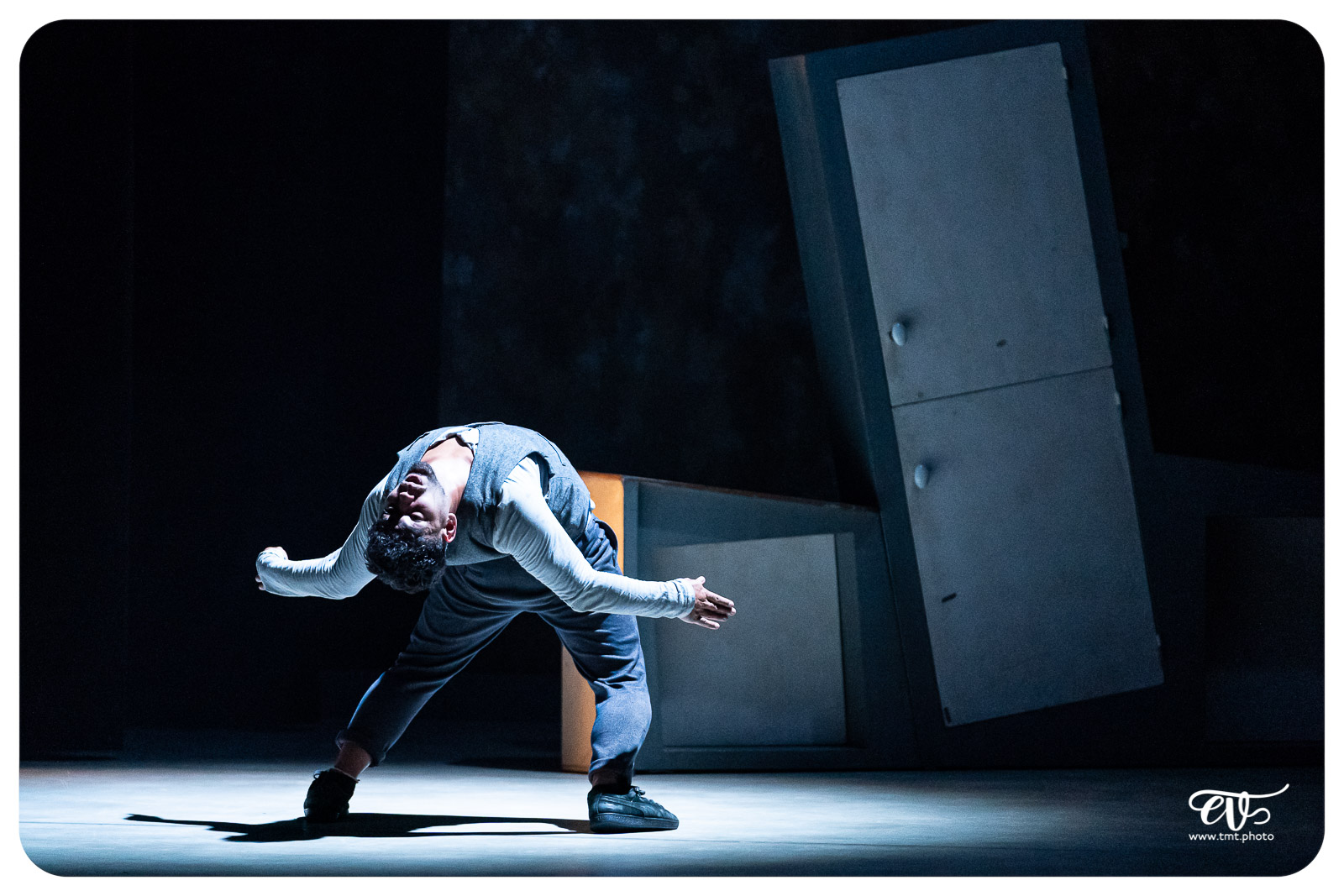 SUR LE FIL (CIE PYRAMID)